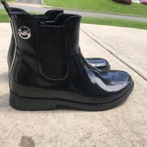 Michael Kors shirt Rainboots